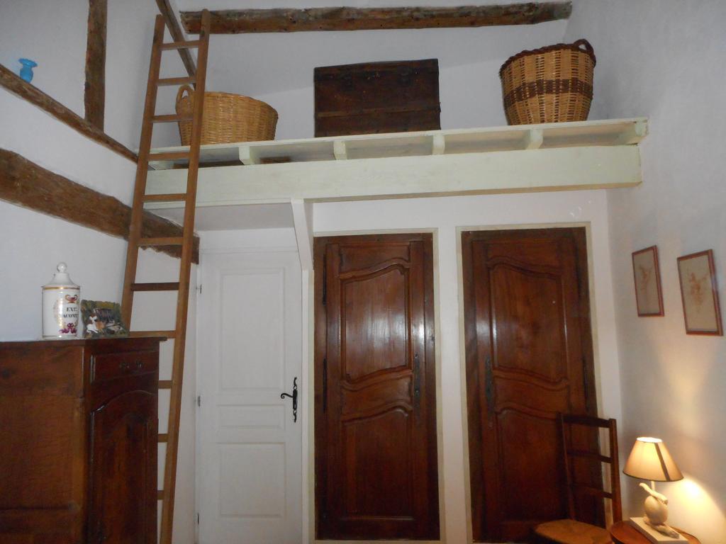 Petit Grenier Douillet De Cathie Bed & Breakfast โรกมอเร ภายนอก รูปภาพ