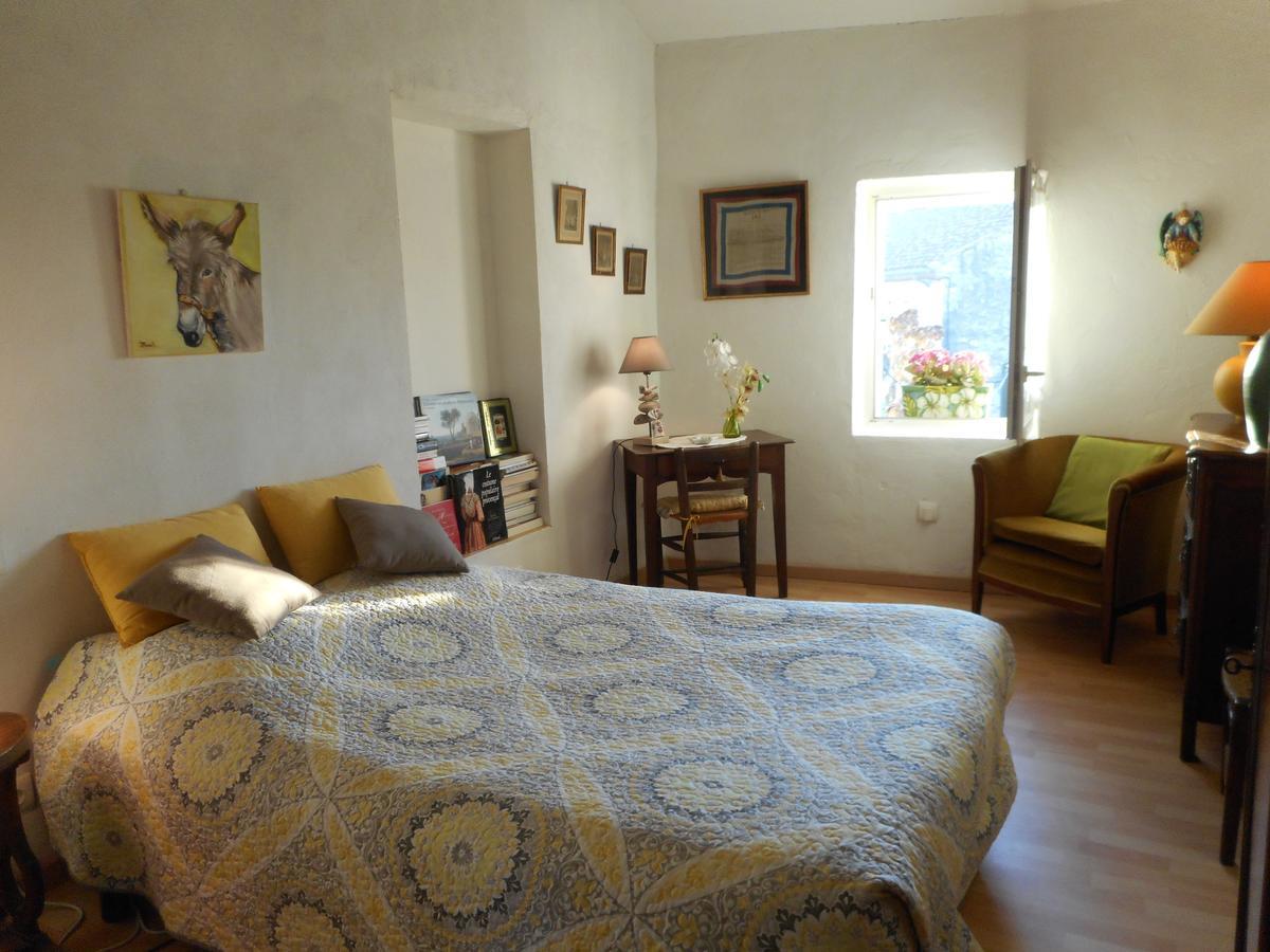 Petit Grenier Douillet De Cathie Bed & Breakfast โรกมอเร ภายนอก รูปภาพ